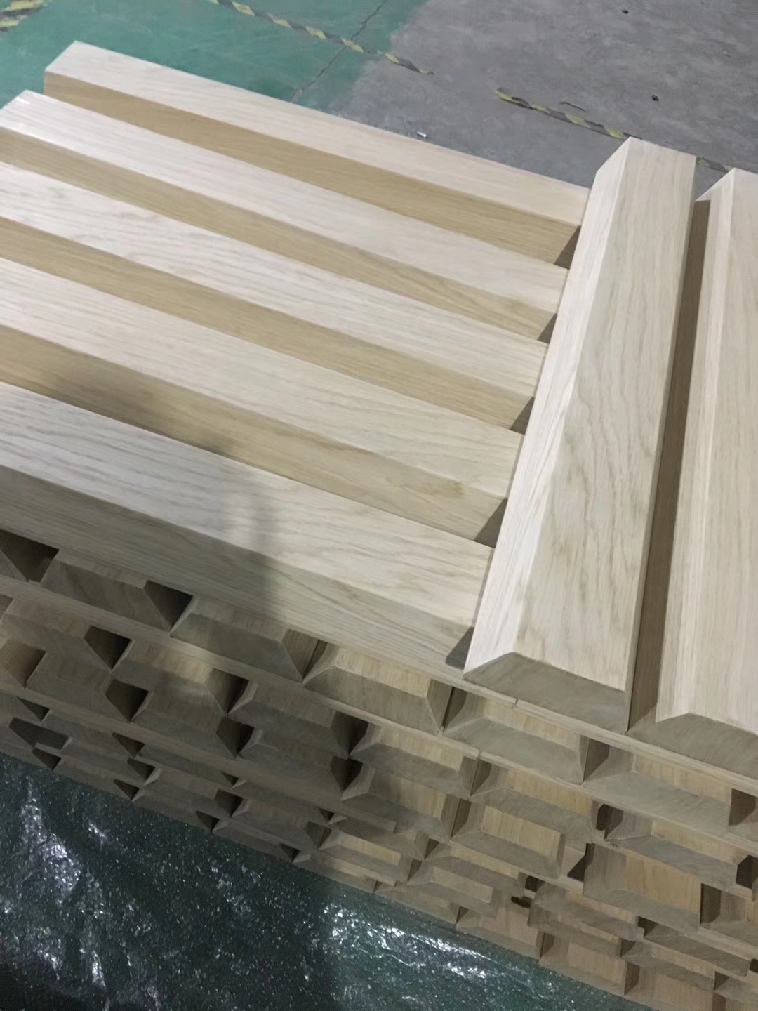 天然木皮铝方通体现了木头的古朴的高端材料 第2张
